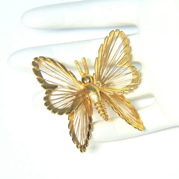 Monet Gold Butterfly Brooch 1.75" Wire Open Metalwork Signed Pin Bouncy Wing Vtg - Picture 5 of 12